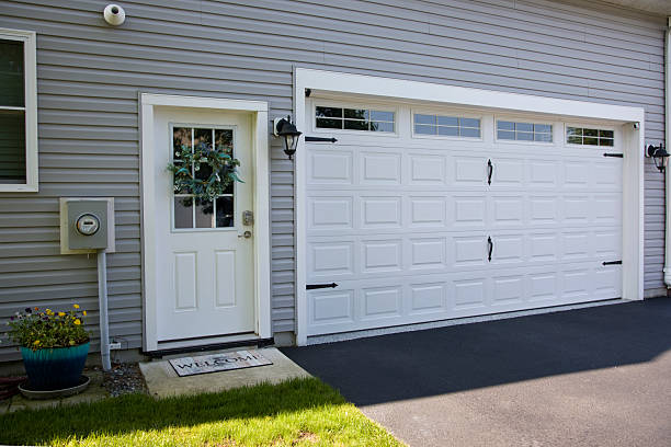 24/7 Emergency Garage Door Panel Replacement experts in Seminole County County, OK